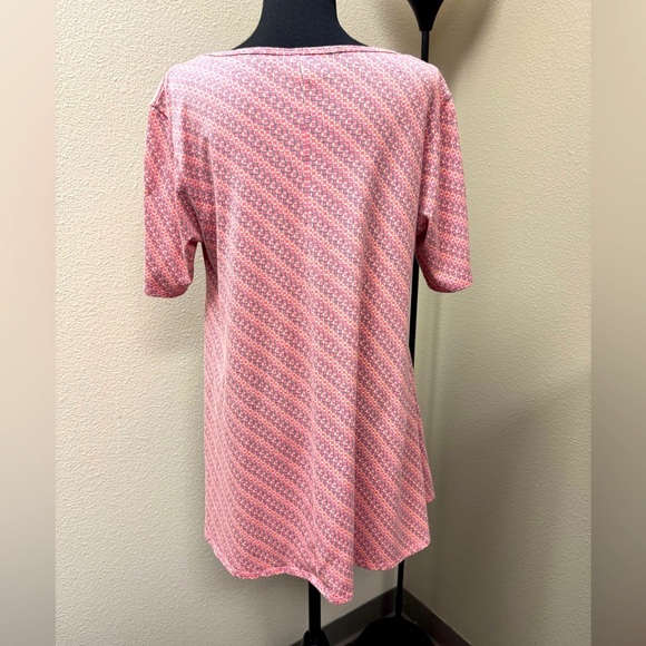 LuLaRoe Pink floral asymmetrical hem Short Sleeve T-Shirt size Medium - Picture 3 of 8